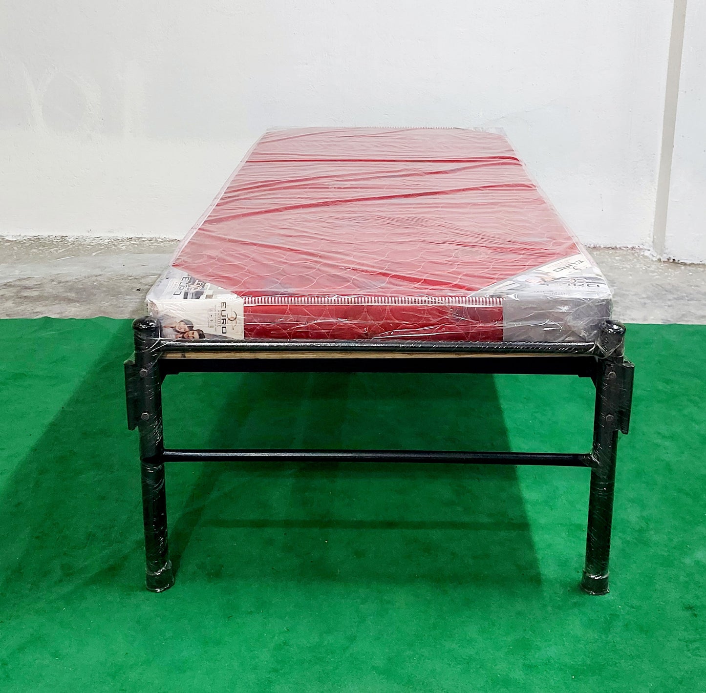 Bowzar Single Size 3X6.5 Feet Simple Minimalistic Metal Bed
